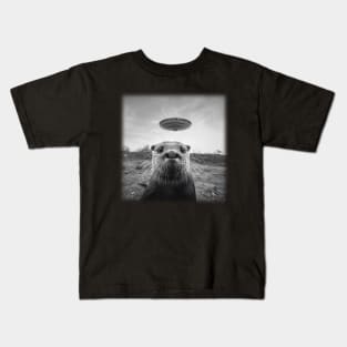 Funny Otter Selfie with UFOs Kids T-Shirt